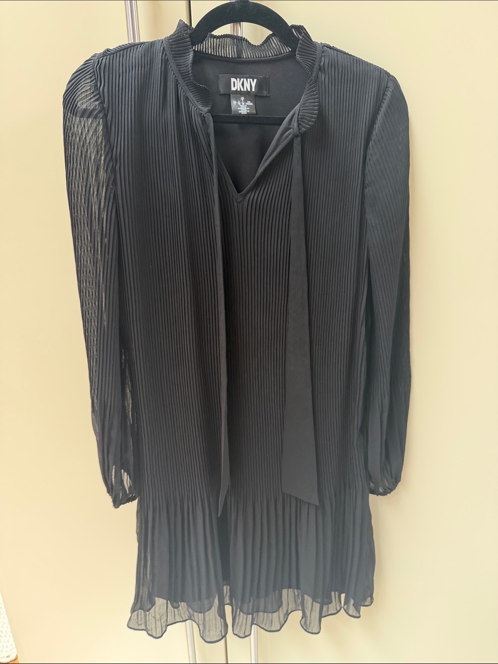 DKNY Black Pleated Long-Sleeve Shift Dress